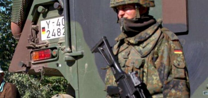 gjermania-shtrengon-rregullat,-burrat-duhet-te-marrin-leje-nga-ushtria-per-te-dale-jashte-shtetit