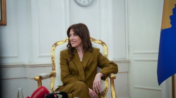 albulena-haxhiu-ben-ndryshimin-e-pare-si-ud.-presidente,-i-nderron-emrin-faqes-se-presidences-ne-facebook-–-por-i-shpeton-nje-detaj