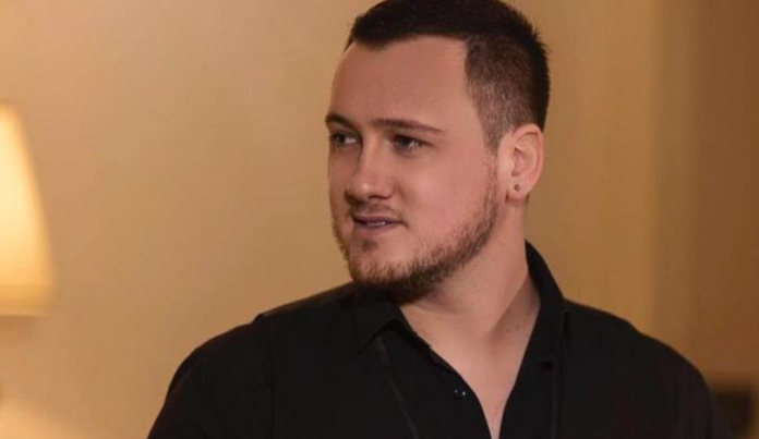 cka-po-ndodh-me-albatrit-muciqin,-i-merzitur-dhe-me-koken-e-ulur