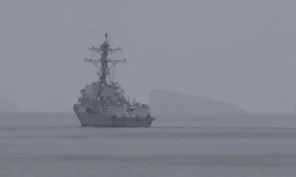 shba-njofton-se-dy-anije-luftarake-amerikane-kane-hyre-ne-ngushticen-e-hormuzit shba-njofton-se-dy-anije-luftarake-amerikane-kane-hyre-ne-ngushticen-e-hormuzit