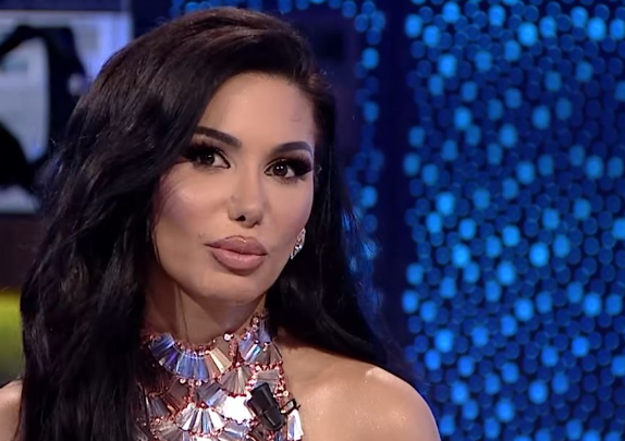 soni-malajt-i-ekspozohen-pjeset-intime-gjate-‘prime-it’-te-ferma-vip-per-shkak-te-fustanit soni-malajt-i-ekspozohen-pjeset-intime-gjate-‘prime-it’-te-ferma-vip-per-shkak-te-fustanit